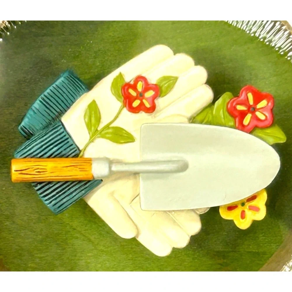 Longaberger 2013 Mothers Day Basket WoodCrafts Lid with Gardening Knob Sealed